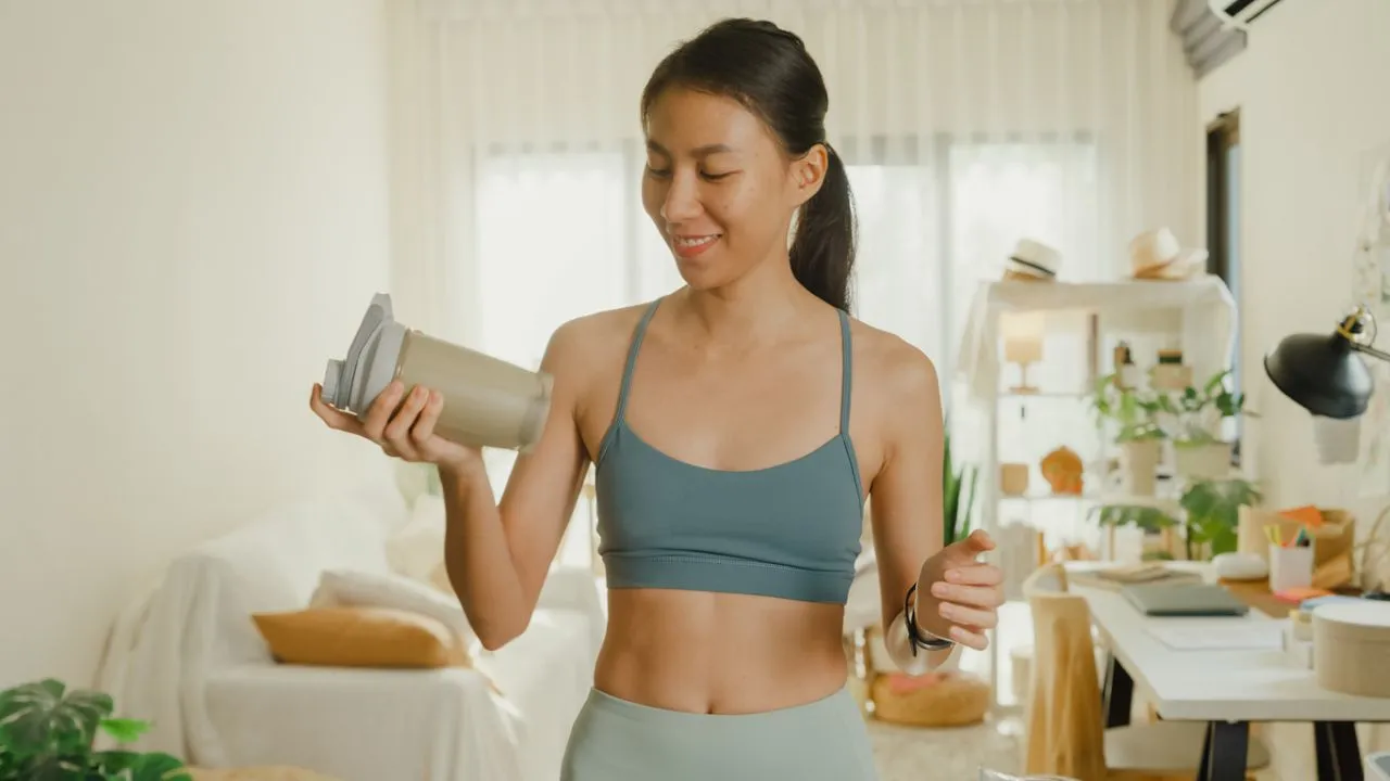 プロテインを飲むタイミングはいつ？筋トレ効果を最大化する摂取法を解説！